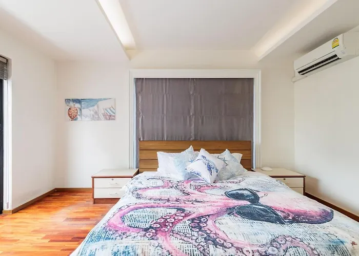 Villa Luxurious 6br With Pool & Games At Sukhumvit *